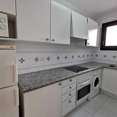 Con Wifi A 5 Minutos De La Playa Y Cerca De Tiendas Y Restaurantes - Es-209-10