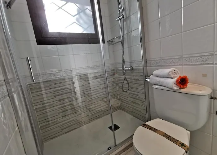 Con Wifi A 5 Minutos De La Playa Y Cerca De Tiendas Y Restaurantes - Es-209-10