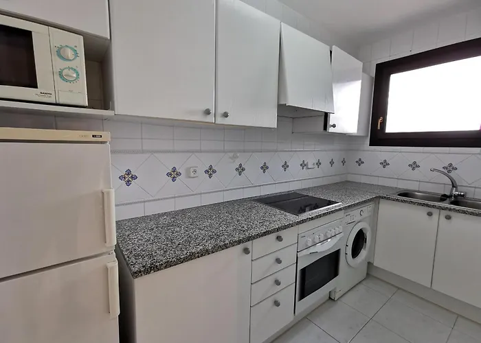 Con Wifi A 5 Minutos De La Playa Y Cerca De Tiendas Y Restaurantes - Es-209-10